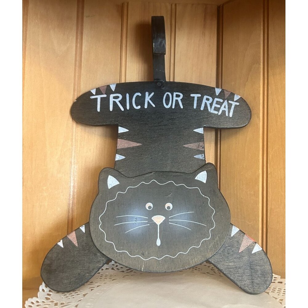 Handcrafted Wooden Halloween Black Cat Trick or Treat Handpainted Decoration Hoo